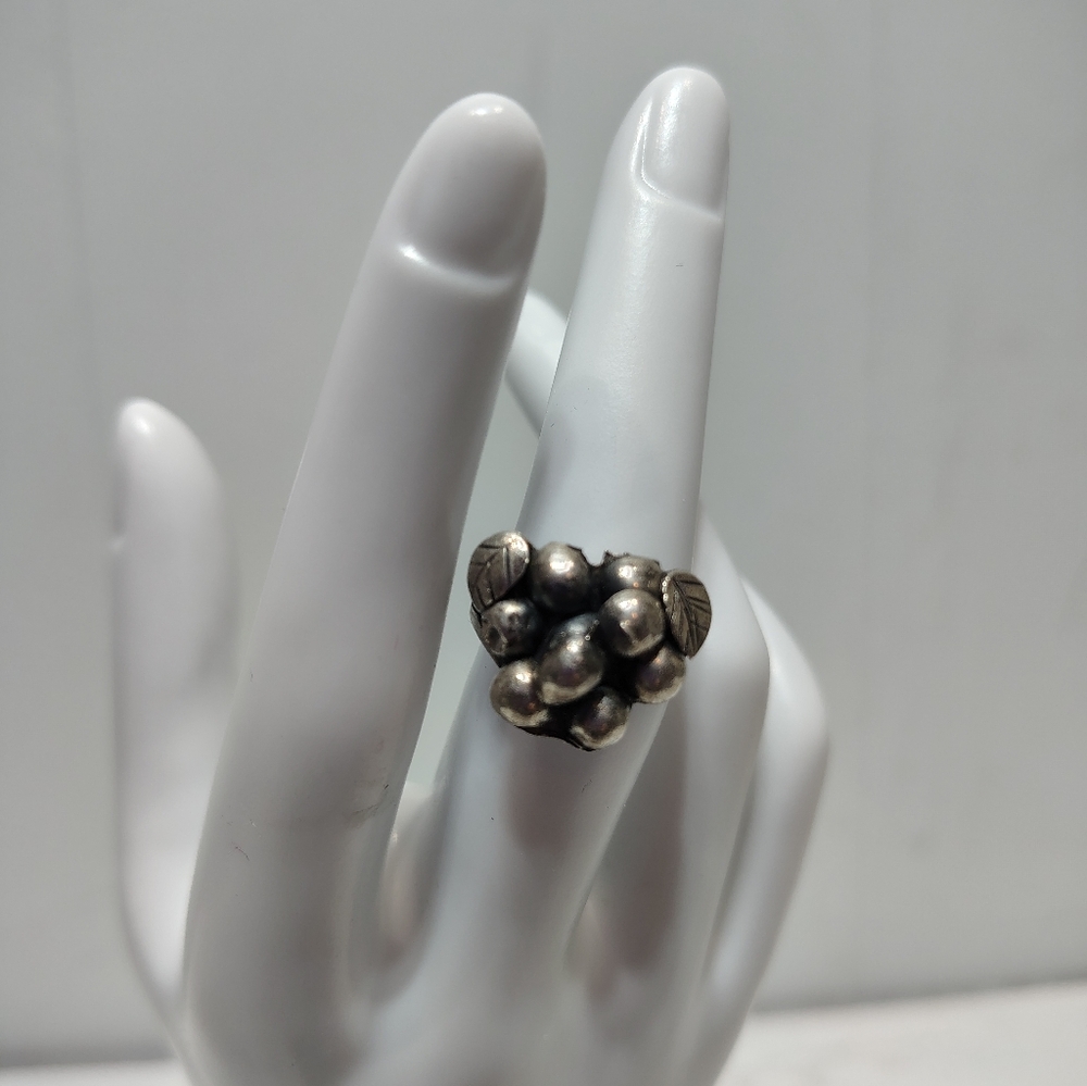 Vintage Sterling Silver Grape Cluster Ring Leaf Detail Size 6.5 Artisan Style
